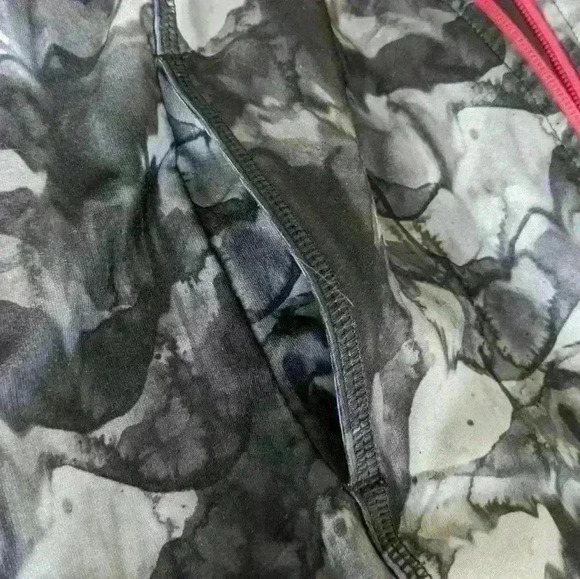 Mondetta, active jacket, vest, black, grey and pink, Sz small, thumbs holes - Picture 4 of 9